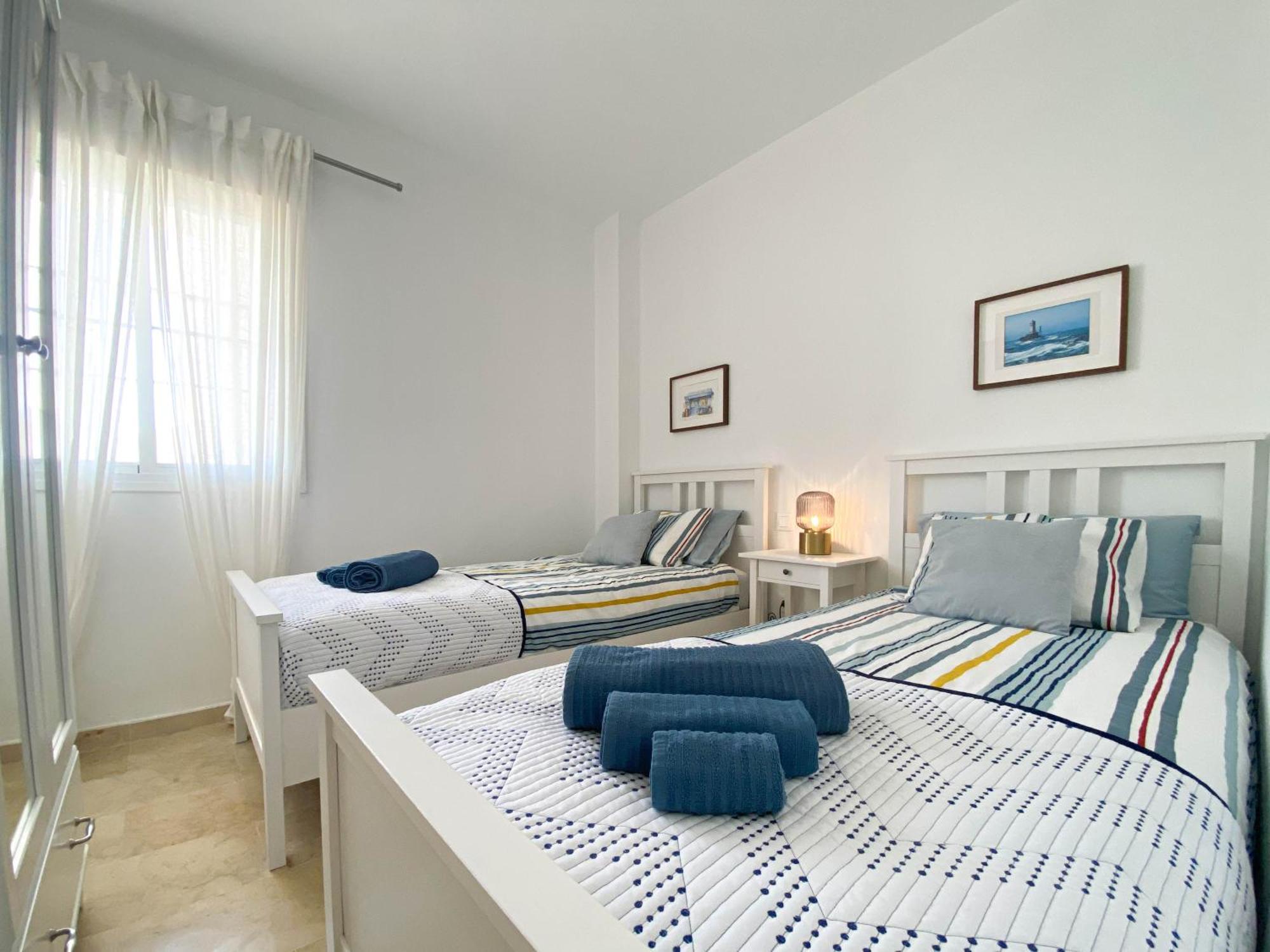 Sea Glimpse Apartamento De Vacaciones Манилва Екстериор снимка